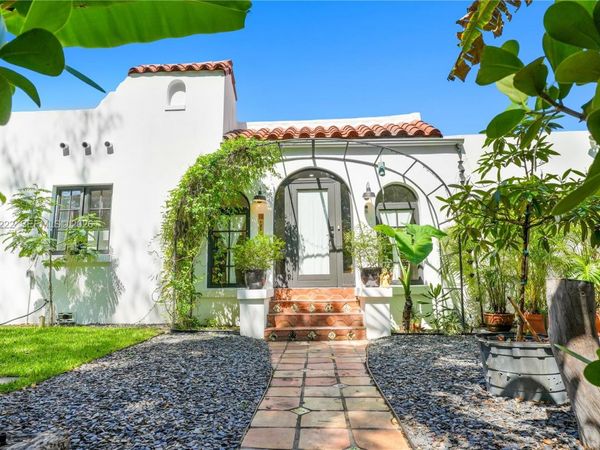 1214 Capri St , Coral Gables, FL 33134