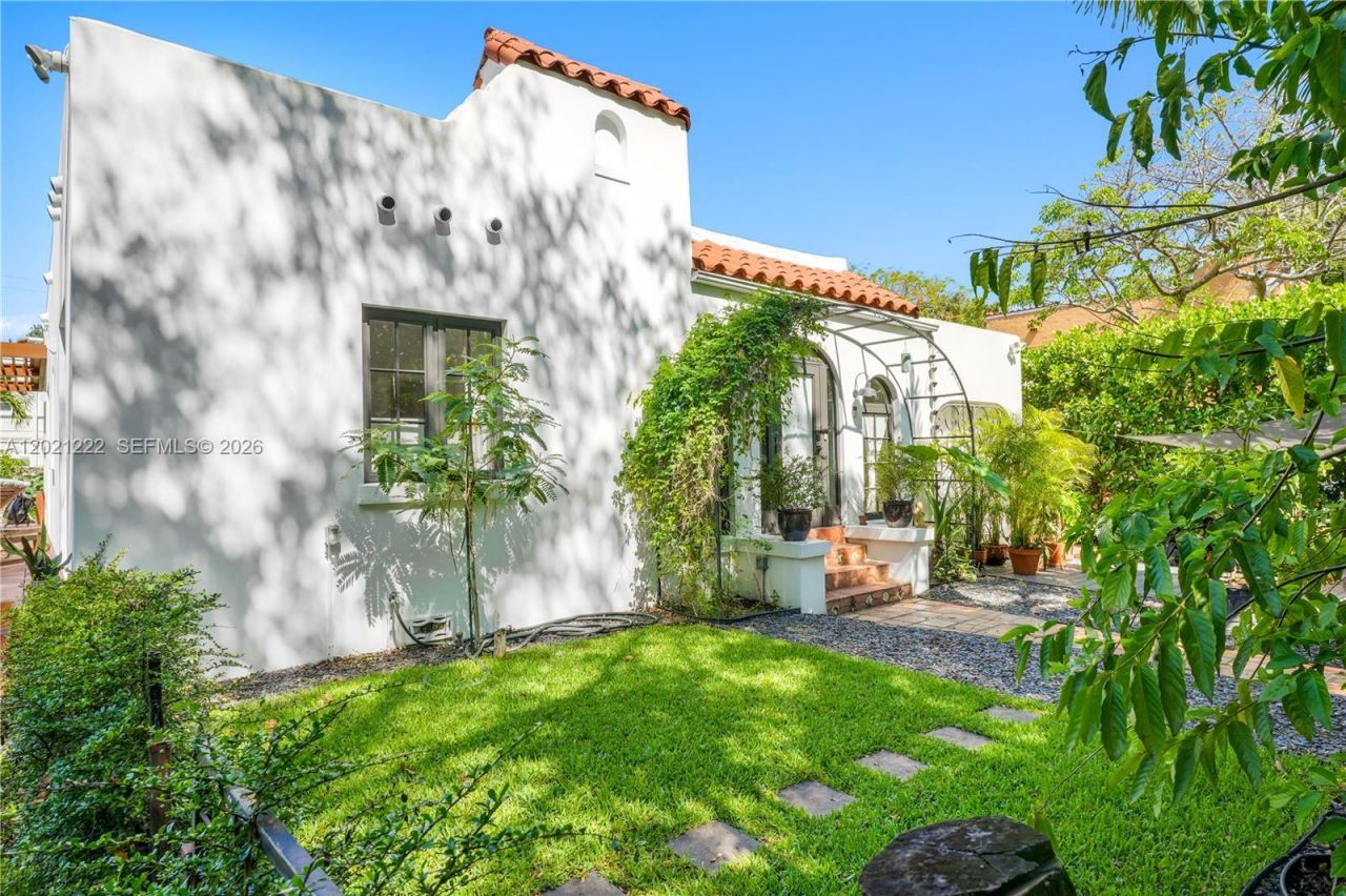1214 Capri St , Coral Gables, FL 33134 Photo