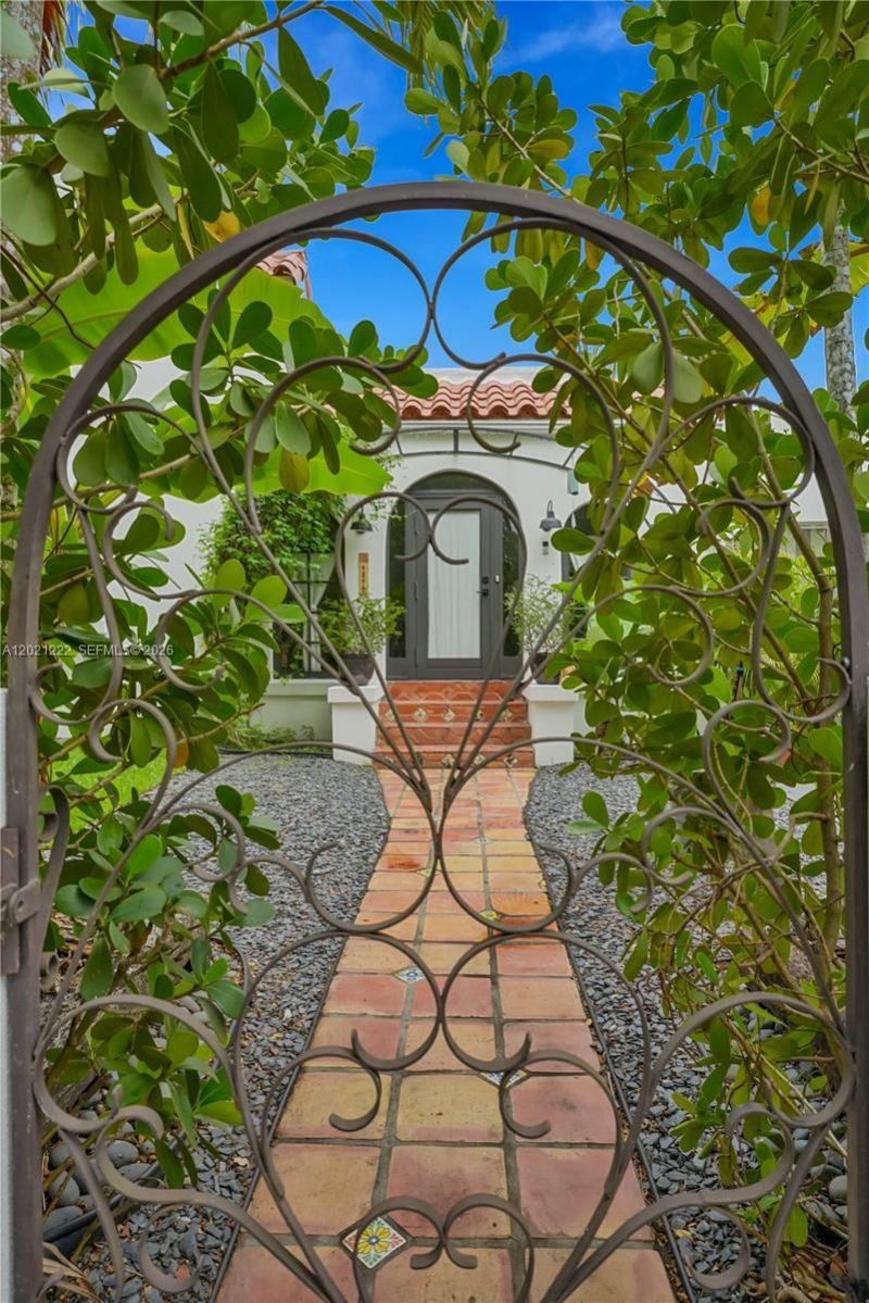 1214 Capri St , Coral Gables, FL 33134 Photo