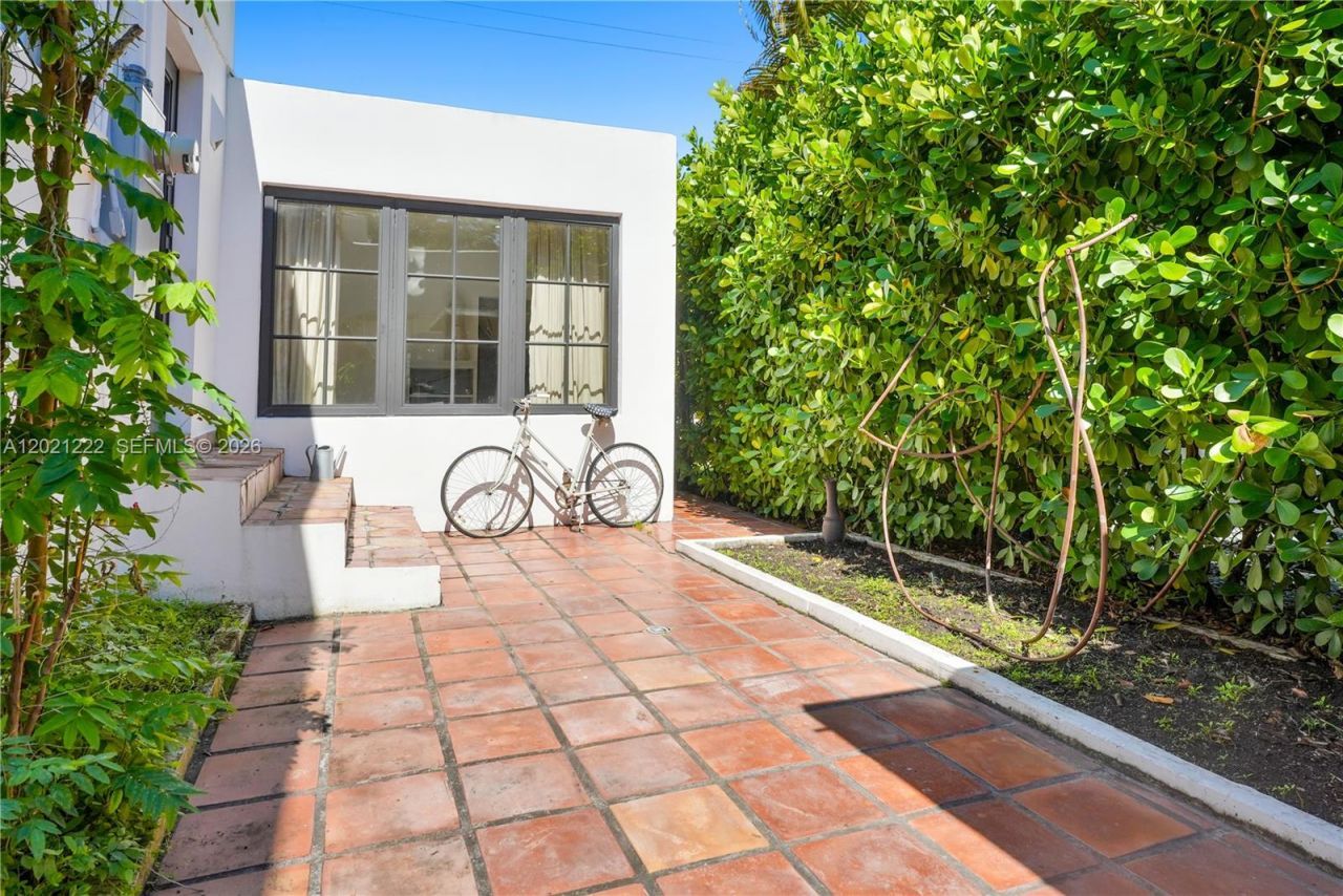 1214 Capri St , Coral Gables, FL 33134 Photo