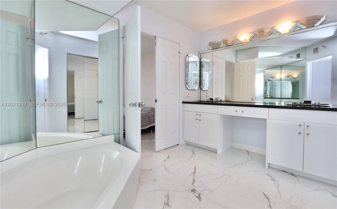 3530 Mystic Pointe Dr , Unit 2510, Aventura, FL 33180 Photo