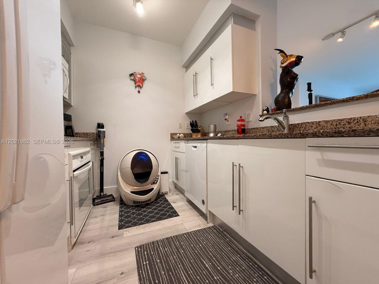 325 S Biscayne Blvd , Unit 2024, Miami, FL 33131 Photo