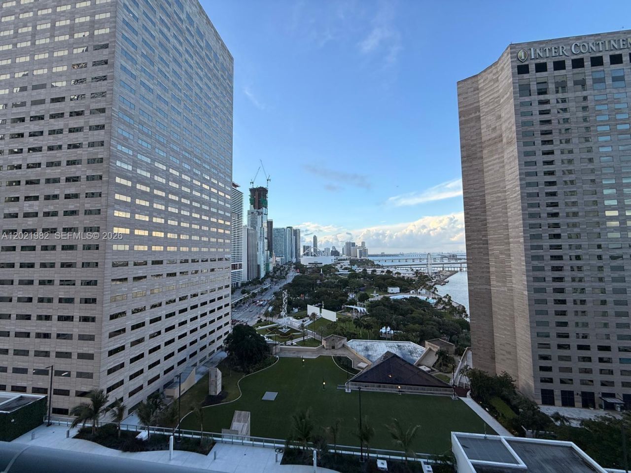 325 S Biscayne Blvd , Unit 2024, Miami, FL 33131 Photo
