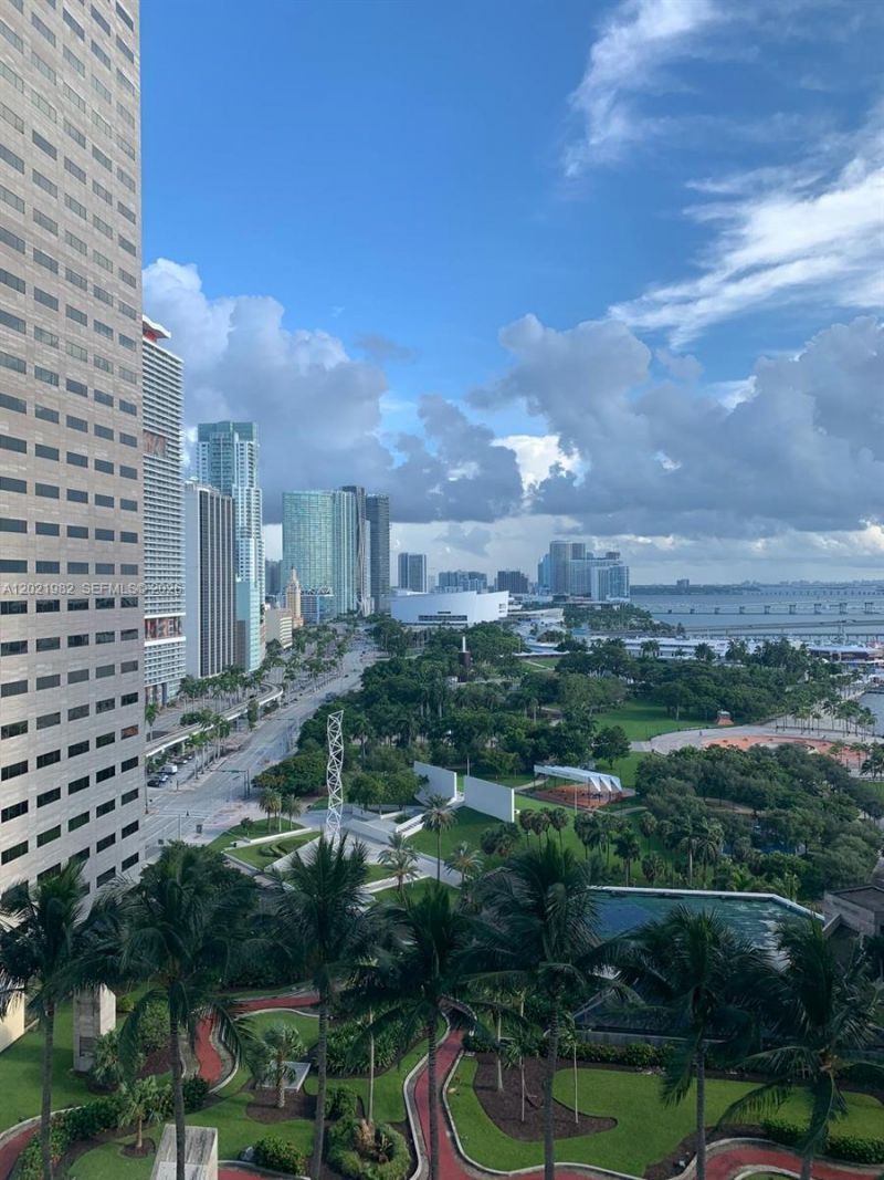 325 S Biscayne Blvd , Unit 2024, Miami, FL 33131 Photo