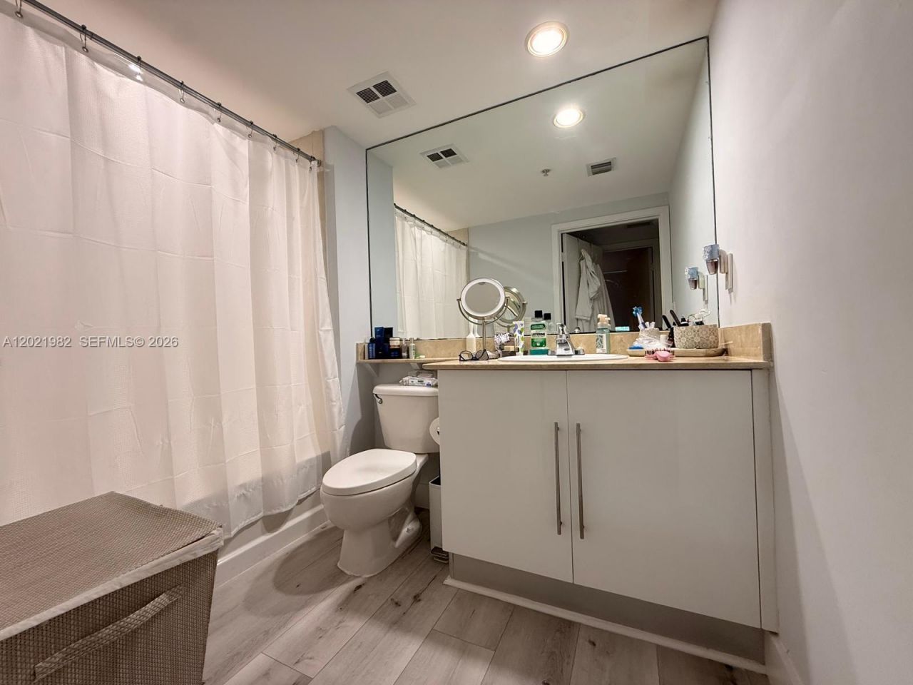 325 S Biscayne Blvd , Unit 2024, Miami, FL 33131 Photo