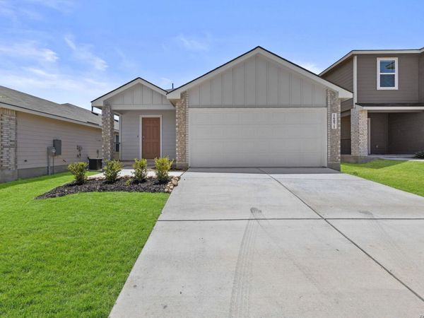 16071 Mahogany Way, Elmendorf, TX 78112