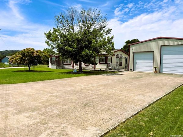 460 Faurie Road, Lakehills, TX 78063