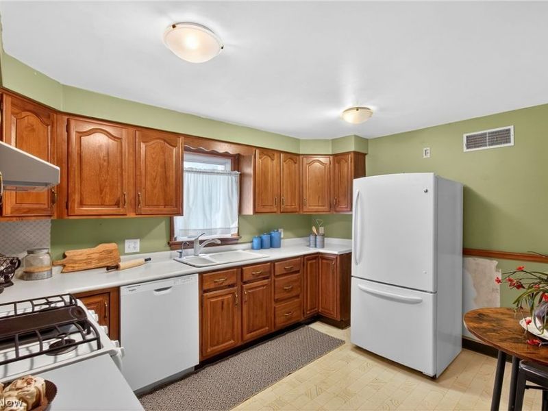 1208 39th Street NW, Canton, OH 44709 Photo 9