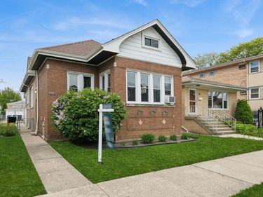 5849 W Eddy Street, Chicago, IL 60634