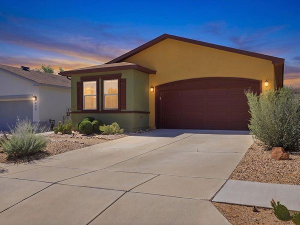 470 Zuni River Circle SW, Los Lunas, NM 87031