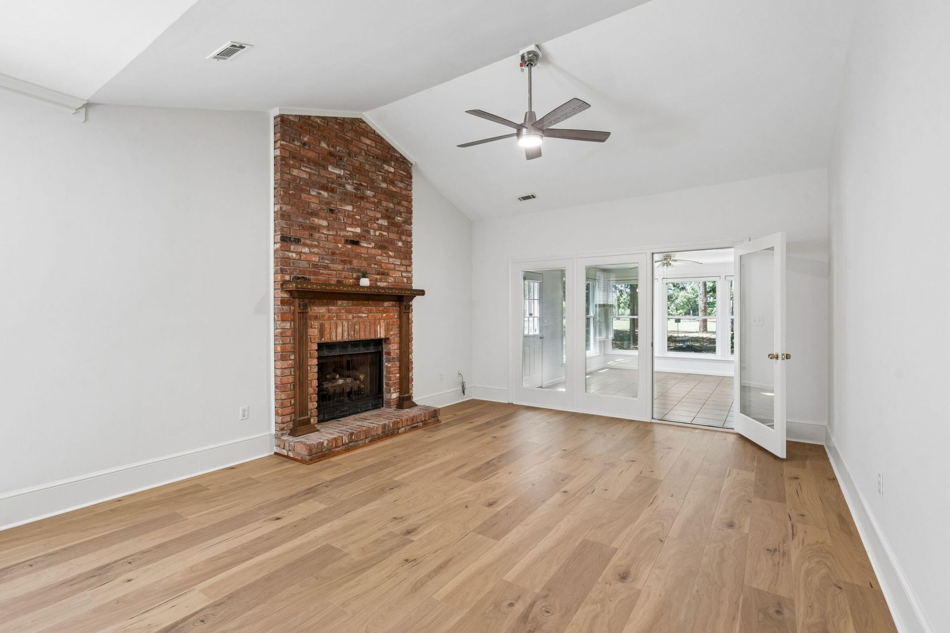 144 Saluda Drive Photo 17