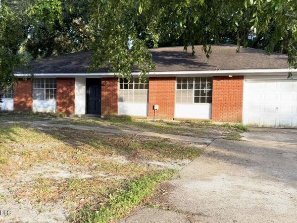 2412 Collins Boulevard, Gulfport, MS 39507