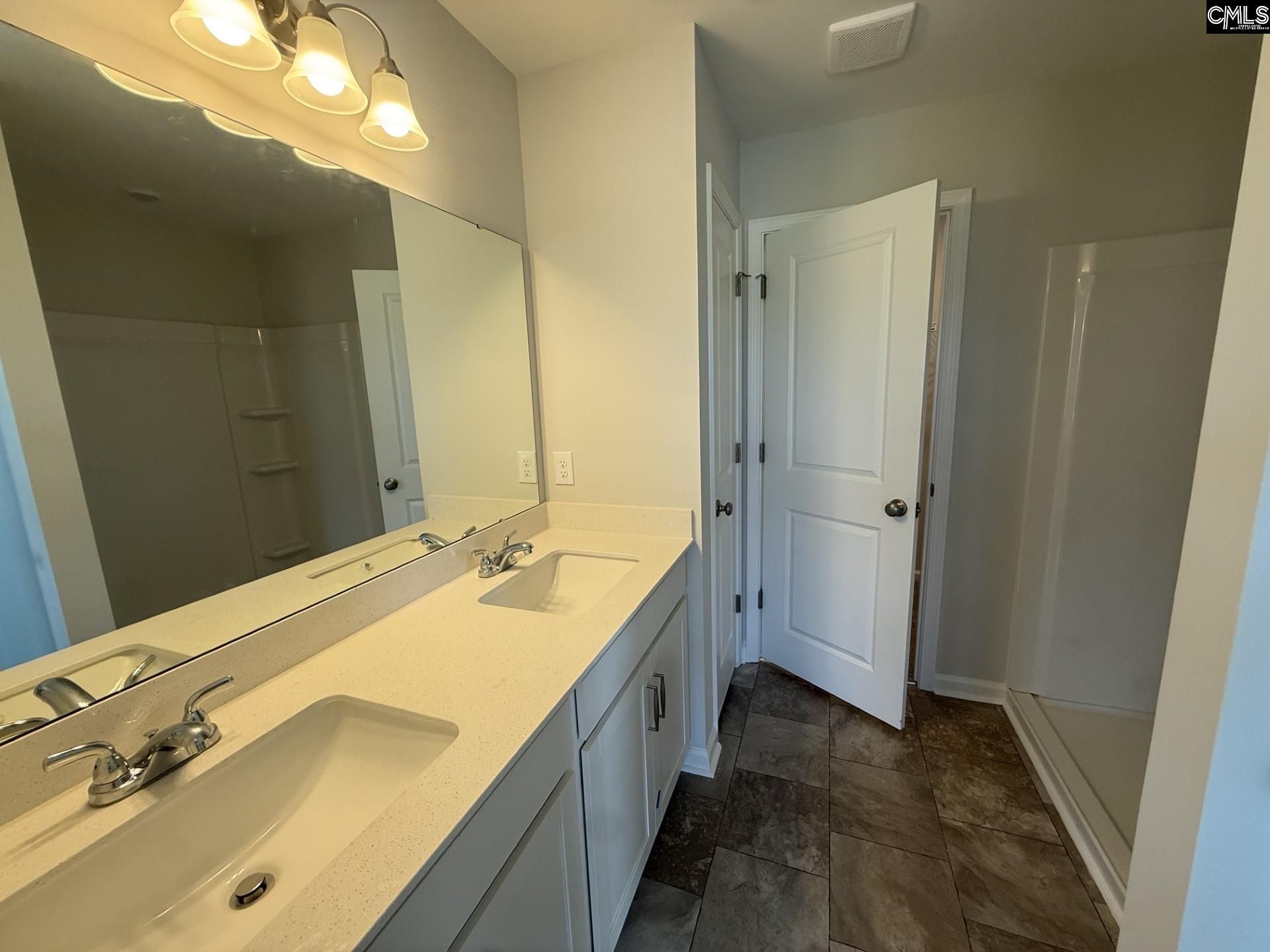 318 Tartan Road Photo 11