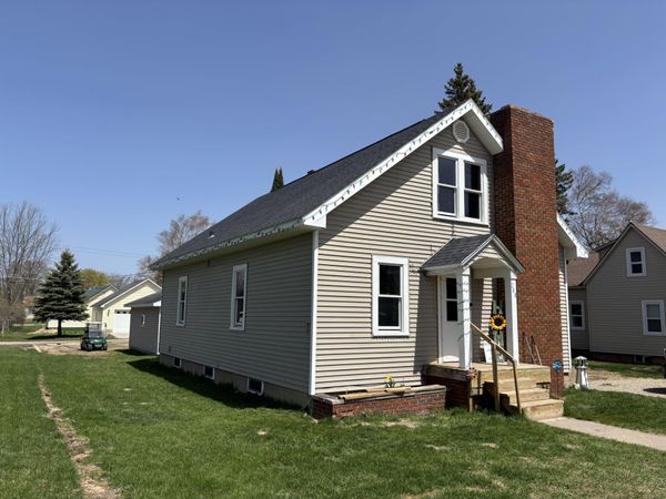 208 W Avenue C, Newberry, MI 49868