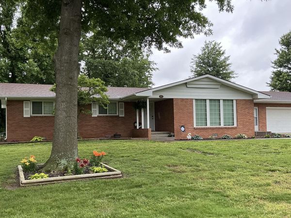 909 S Rosewood Drive, Monett, MO 65708