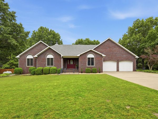 905 Macy Drive , Neosho, MO 64850