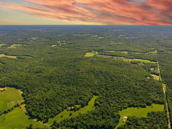 000 Angus Road , Edwards, MO 65326