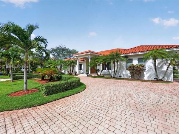 18461 SW 83rd Ave, Cutler Bay, FL 33157