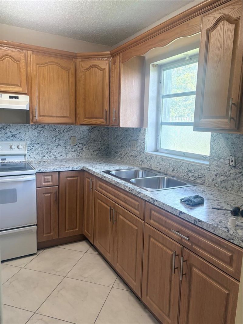 5300 Washington St, Unit R101, Hollywood, FL 33021 Photo
