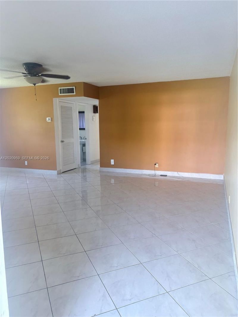 5300 Washington St, Unit R101, Hollywood, FL 33021 Photo