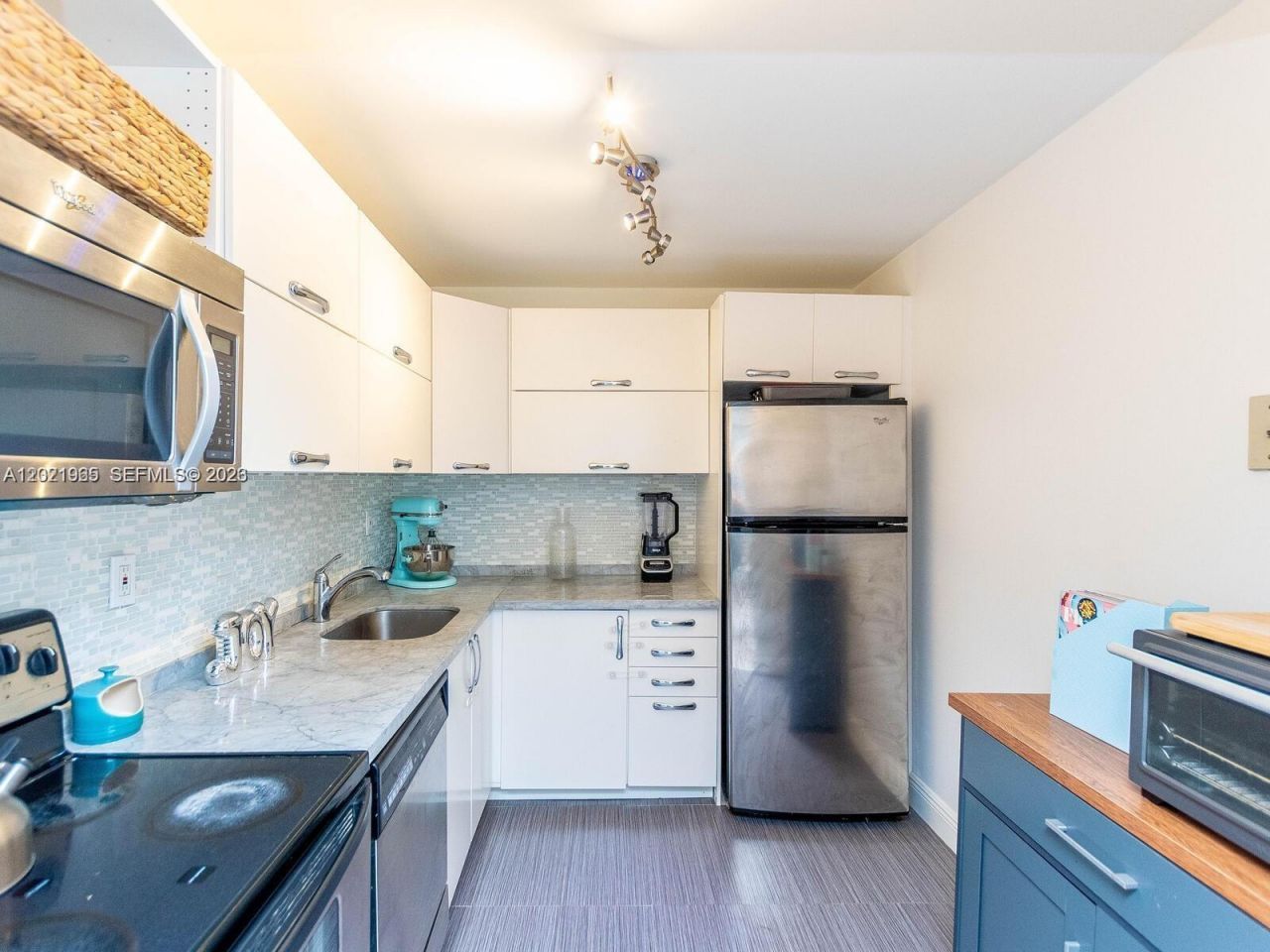 3701 N Country Club Dr , Unit 1002, Aventura, FL 33180 Photo