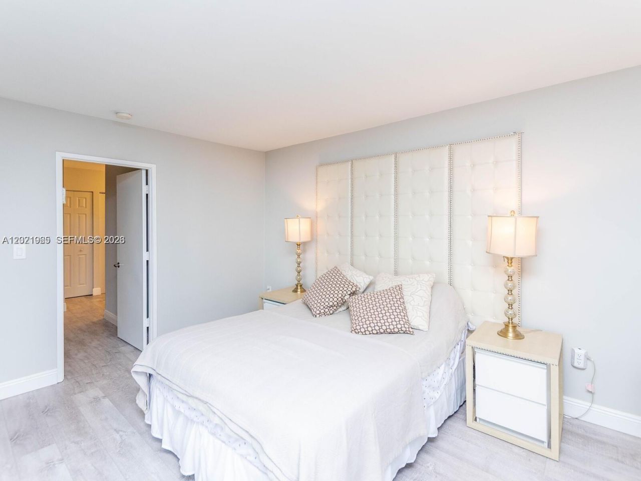 3701 N Country Club Dr , Unit 1002, Aventura, FL 33180 Photo