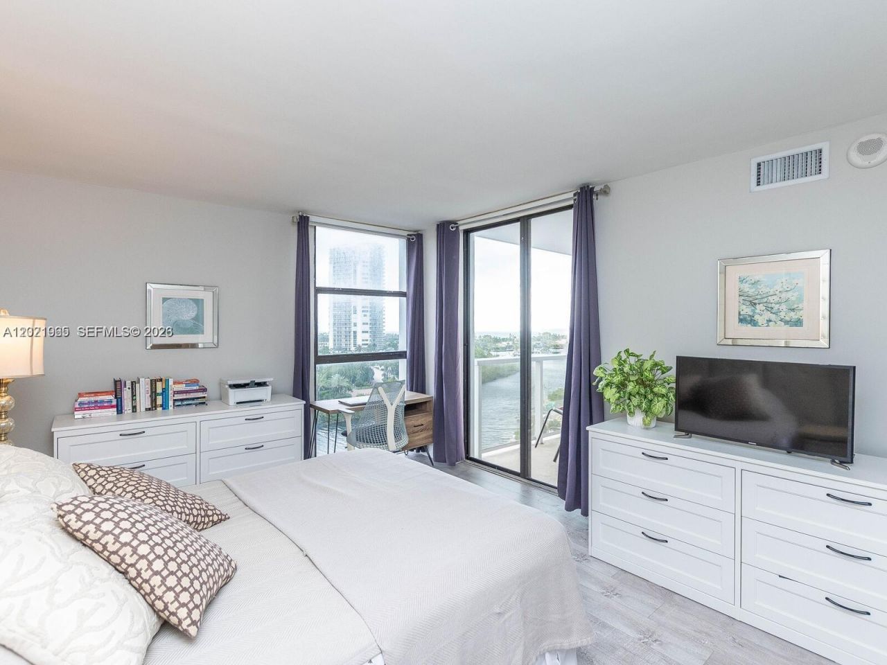 3701 N Country Club Dr , Unit 1002, Aventura, FL 33180 Photo