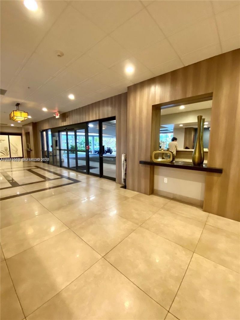 3701 N Country Club Dr , Unit 1002, Aventura, FL 33180 Photo