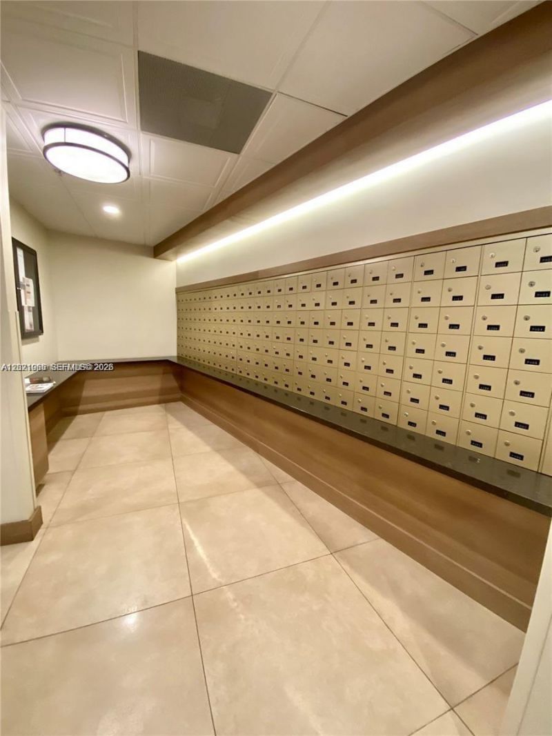 3701 N Country Club Dr , Unit 1002, Aventura, FL 33180 Photo