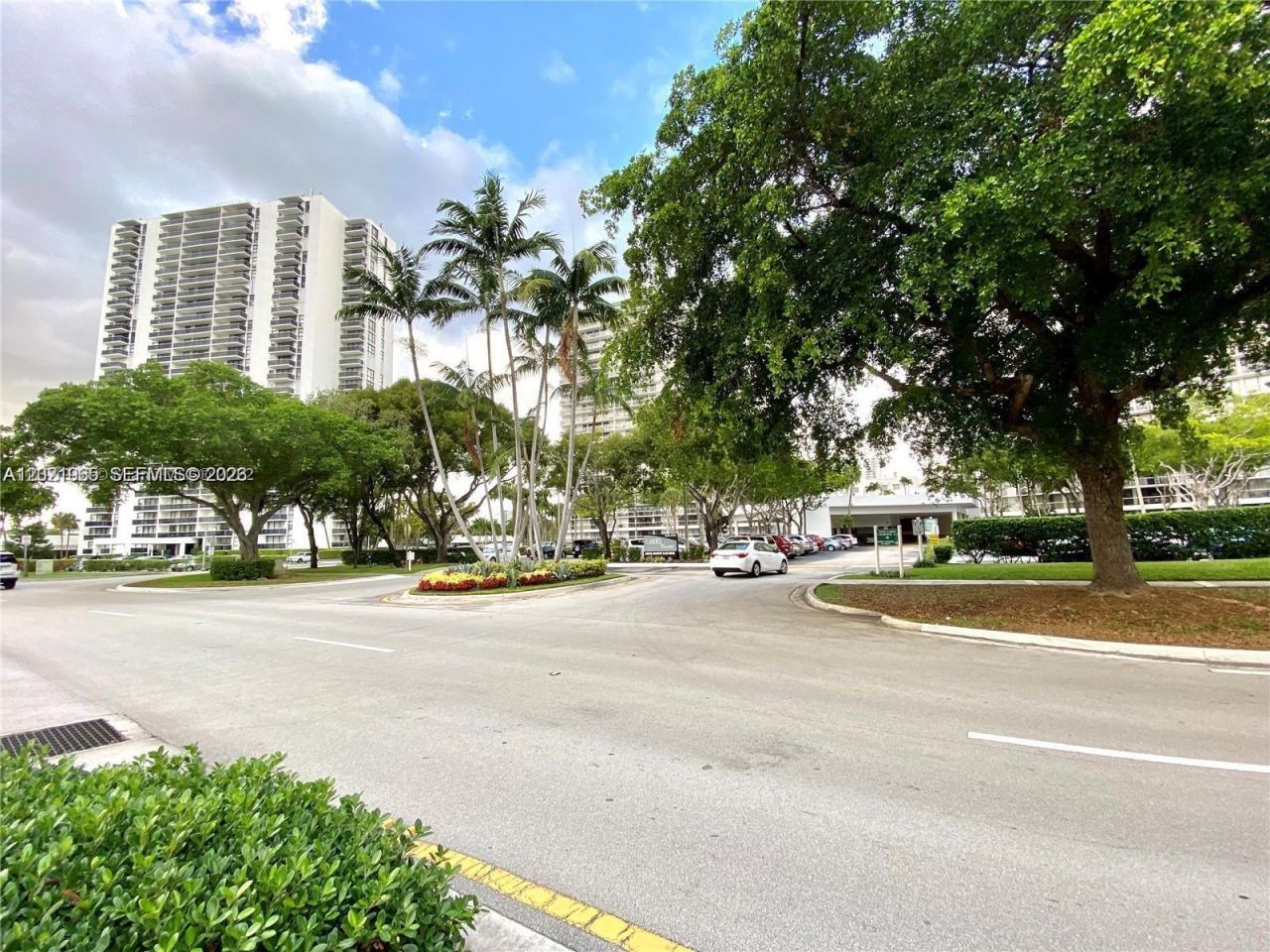 3701 N Country Club Dr , Unit 1002, Aventura, FL 33180 Photo