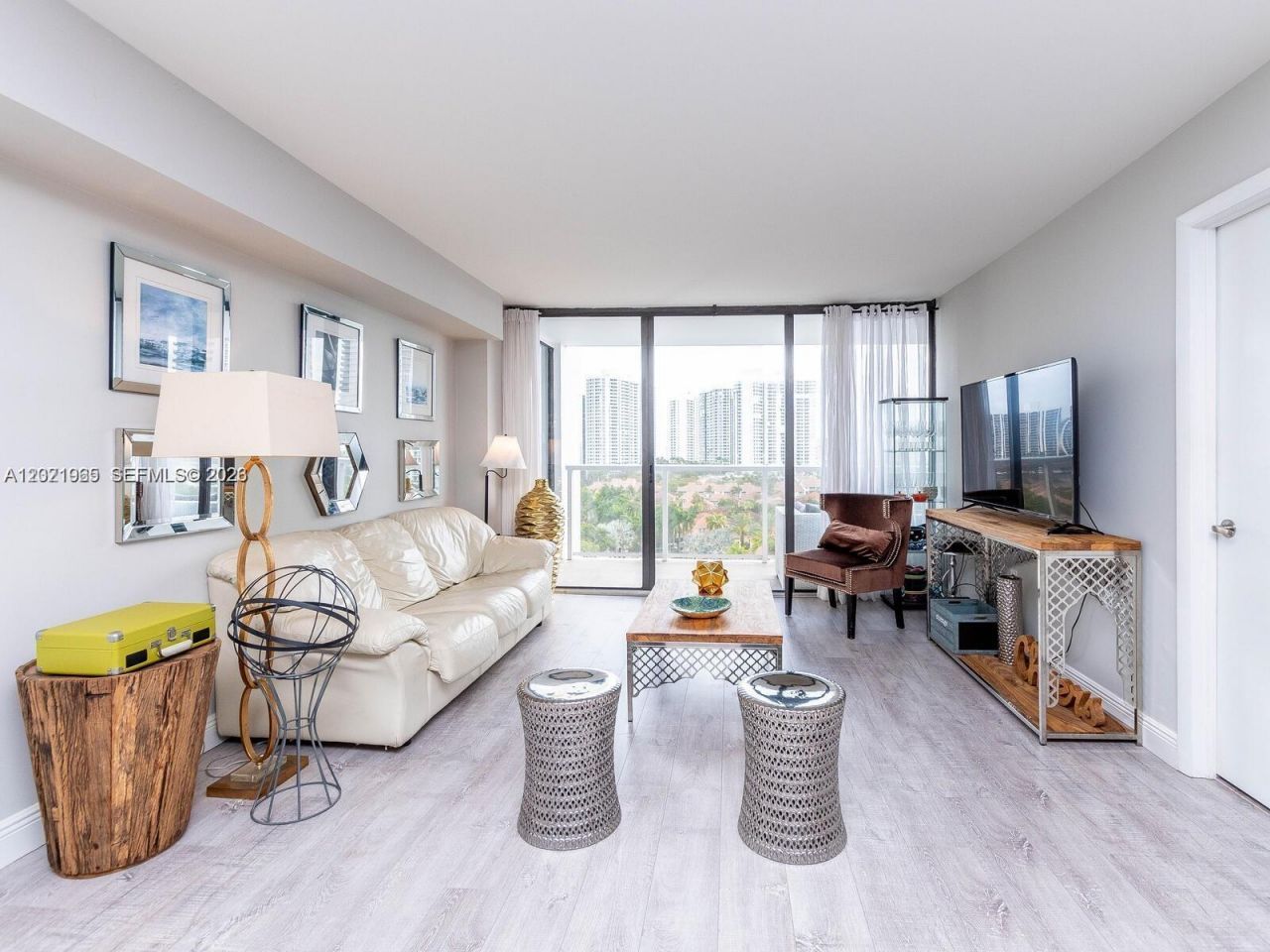 3701 N Country Club Dr , Unit 1002, Aventura, FL 33180 Photo