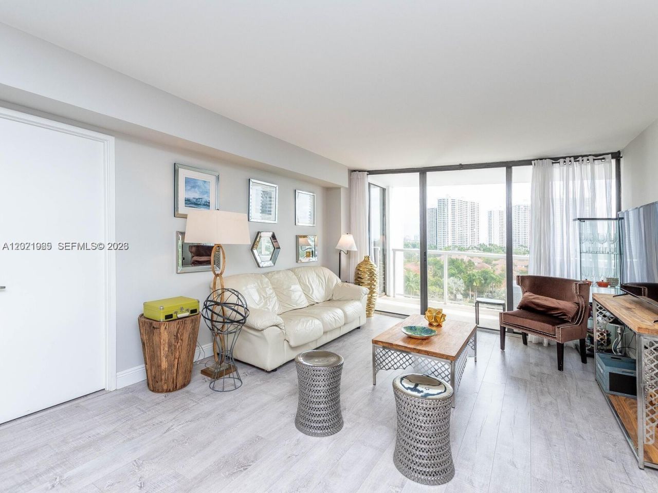 3701 N Country Club Dr , Unit 1002, Aventura, FL 33180 Photo