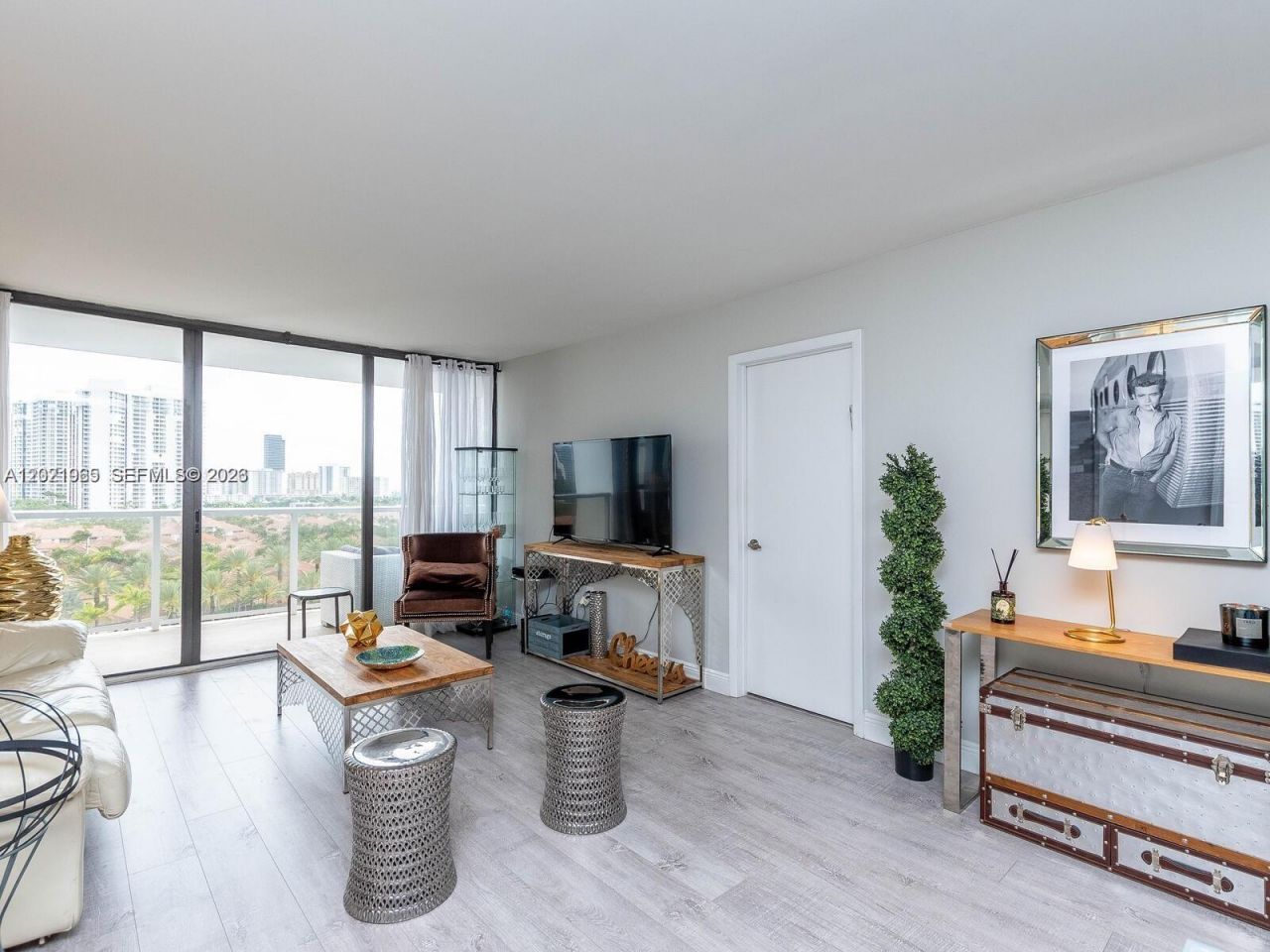 3701 N Country Club Dr , Unit 1002, Aventura, FL 33180 Photo