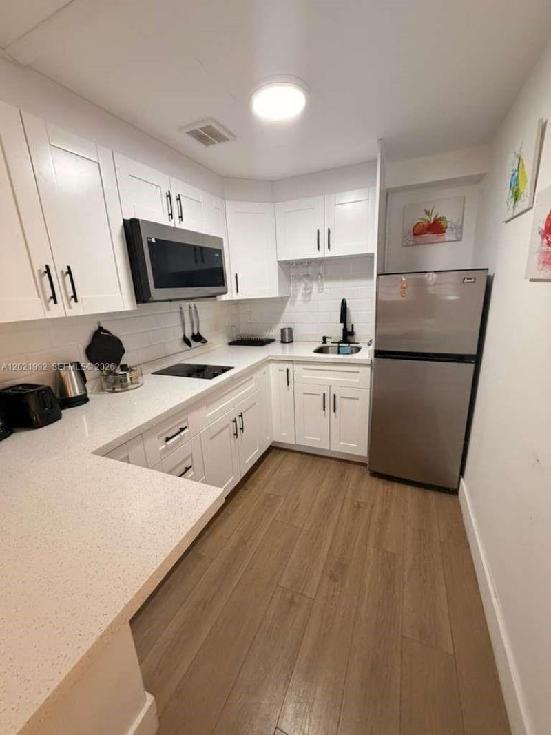 26 Diplomat Pkwy, Unit 2214, Hallandale Beach, FL 33009 Photo