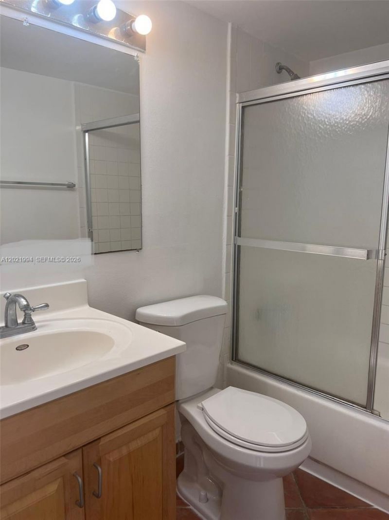 1801 S Treasure Dr, Unit 427, North Bay Village, FL 33141 Photo