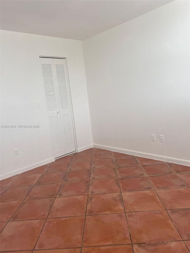 1801 S Treasure Dr, Unit 427, North Bay Village, FL 33141 Photo