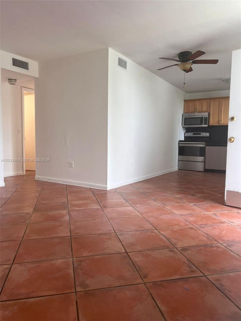 1801 S Treasure Dr, Unit 427, North Bay Village, FL 33141 Photo