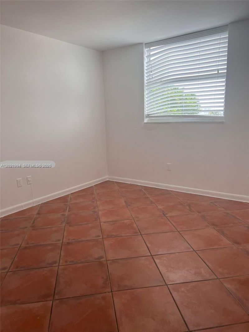1801 S Treasure Dr, Unit 427, North Bay Village, FL 33141 Photo