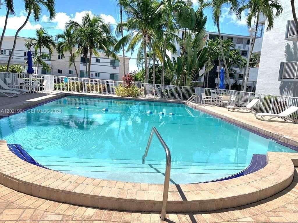 1801 S Treasure Dr, Unit 427, North Bay Village, FL 33141 Photo