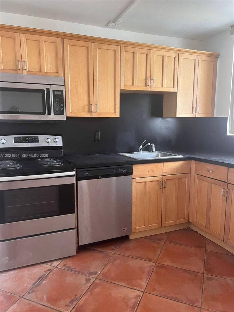 1801 S Treasure Dr, Unit 427, North Bay Village, FL 33141 Photo