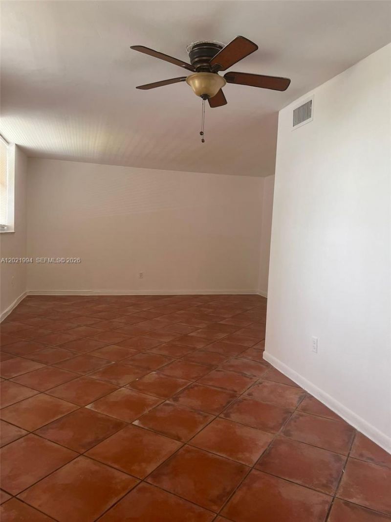 1801 S Treasure Dr, Unit 427, North Bay Village, FL 33141 Photo