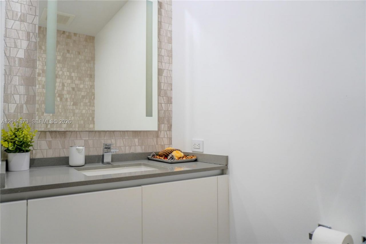 88 SW 7, Unit 2112, Miami, FL 33130 Photo