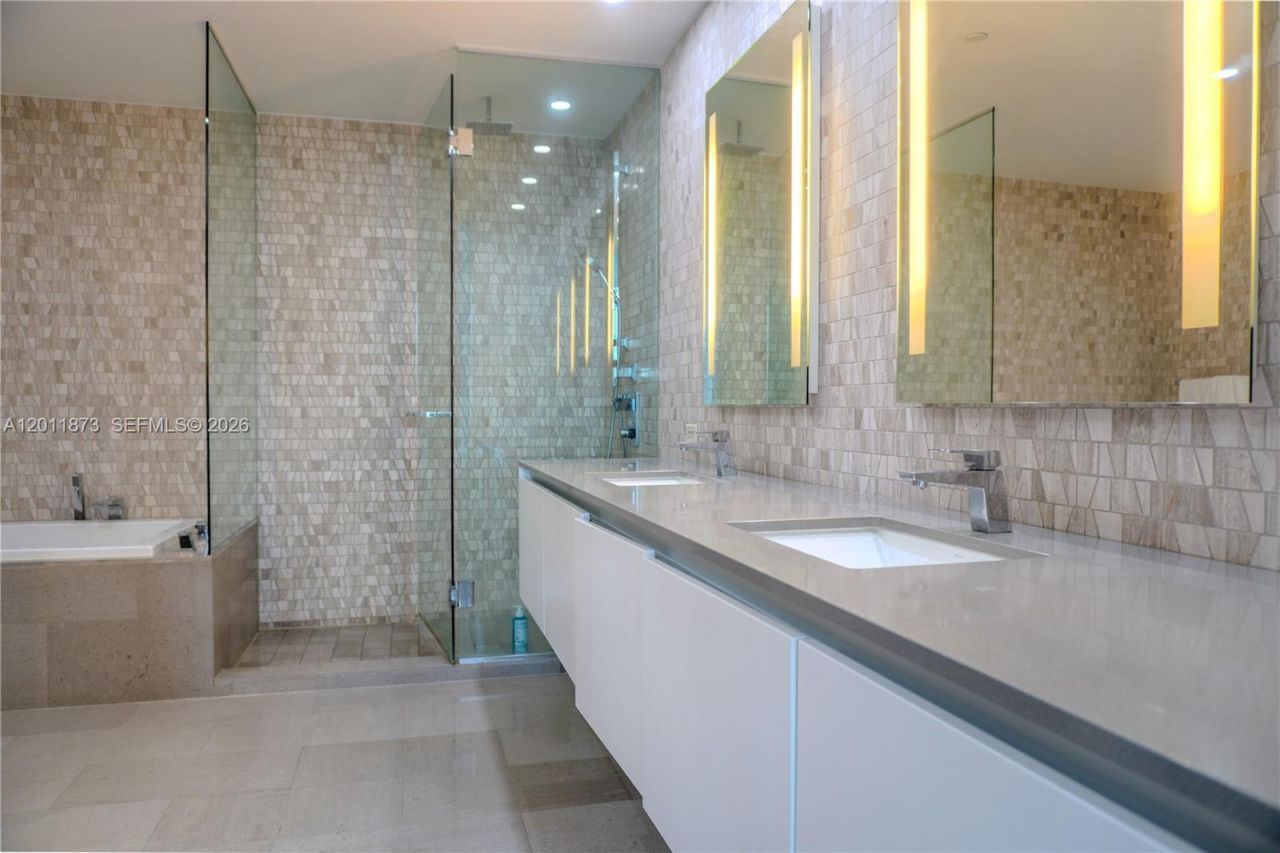 88 SW 7, Unit 2112, Miami, FL 33130 Photo