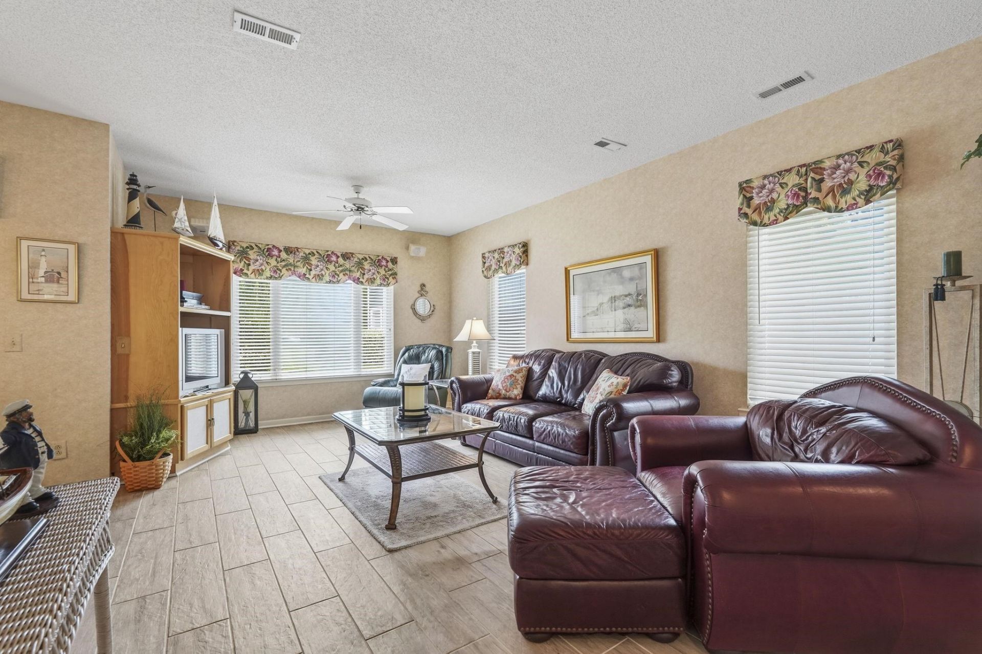 808 Castleford Circle Photo 9