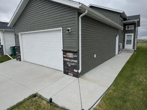 6850 67th Street S, Horace, ND 58047