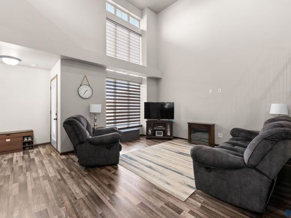5011 E 63rd St, Sioux Falls, SD 57108