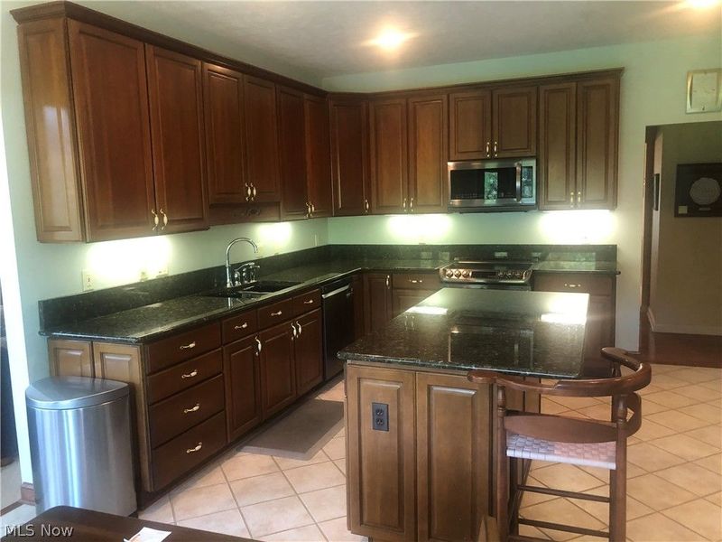 8135 Thackeray Court, Broadview Heights, OH 44147 Photo 12