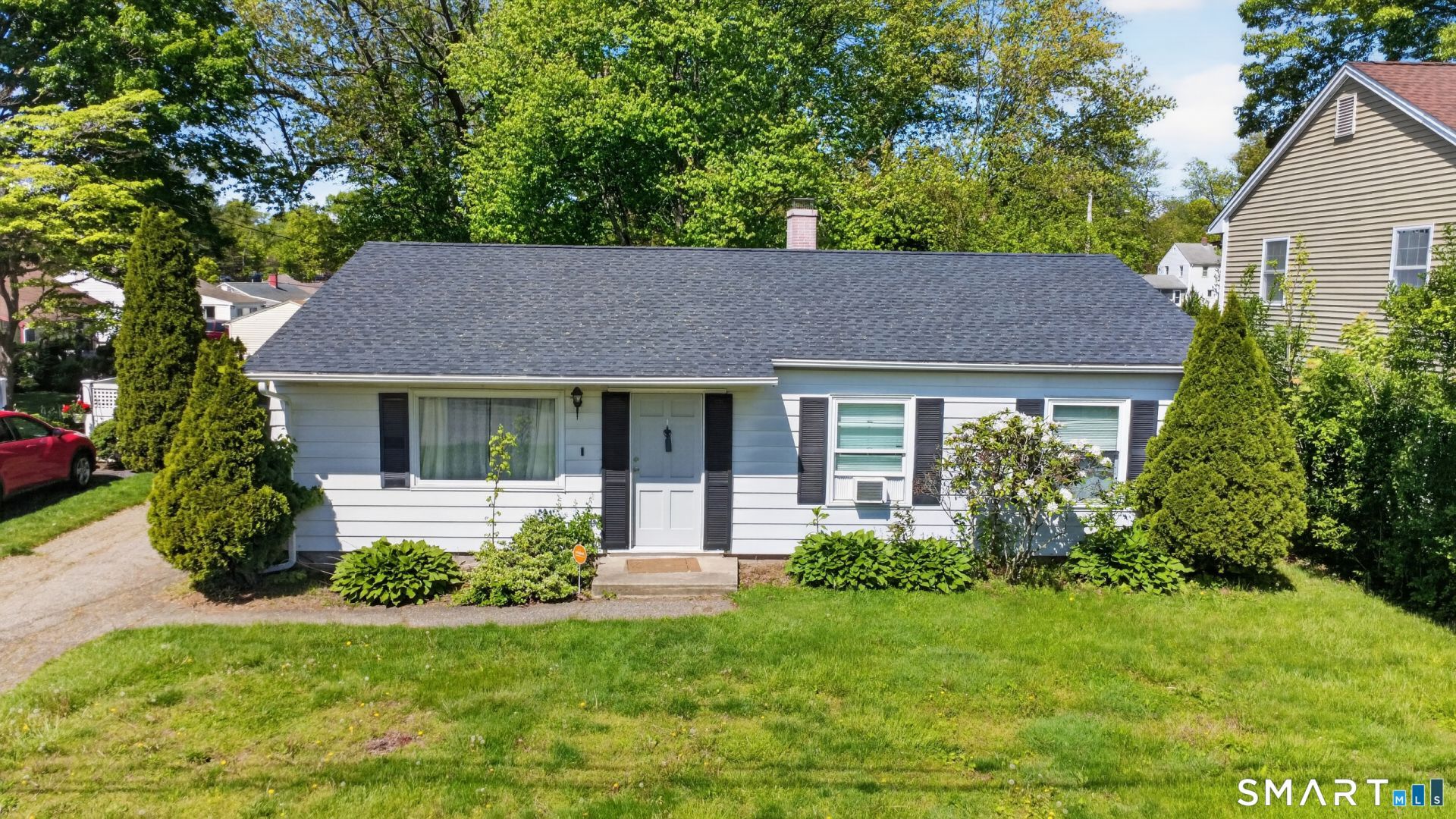 252 Bear Paw, Bridgeport, CT 06606 Main Photo