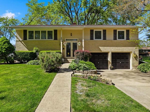 898 E Schirra Drive , Palatine, IL 60074
