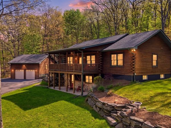 124 Water View Drive, Hawley, PA 18428